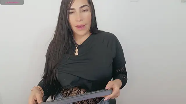 luna lgomez  online show from July 18, 11:14 am