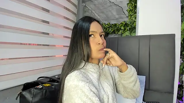 Fernanda liie  online show from December 15, 12:31 pm