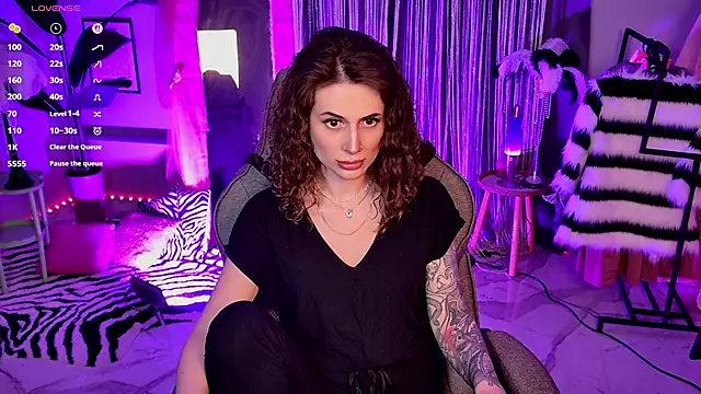 OliviaMcClean online show from June 5, 4:45 pm