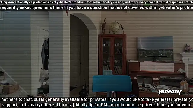 Snapshot of yetieater chatting on December 11, 9:01 pm yetieater online show from December 11, 9:01 pm