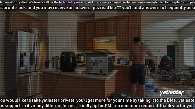 Snapshot of yetieater chatting on December 15, 7:21 pm yetieater online show from December 15, 7:21 pm