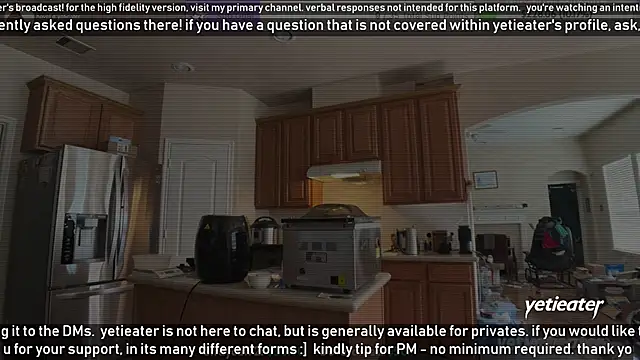 Snapshot of yetieater chatting on December 16, 6:27 pm yetieater online show from December 16, 6:27 pm