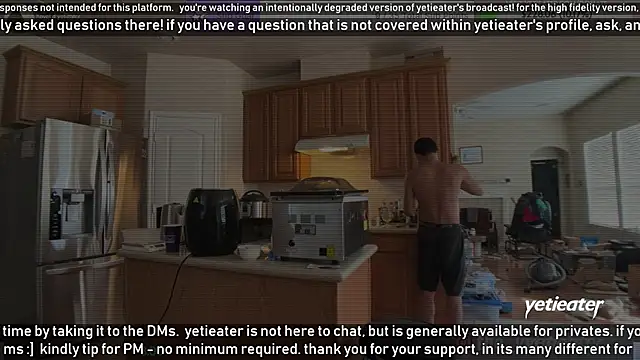 Snapshot of yetieater chatting on December 17, 7:26 pm yetieater online show from December 17, 7:26 pm