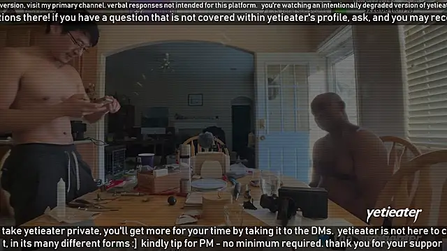 Snapshot of yetieater chatting on December 29, 10:25 pm yetieater online show from December 29, 10:25 pm