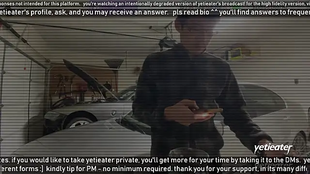 Snapshot of yetieater chatting on January 8, 8:50 pm yetieater online show from January 8, 8:50 pm