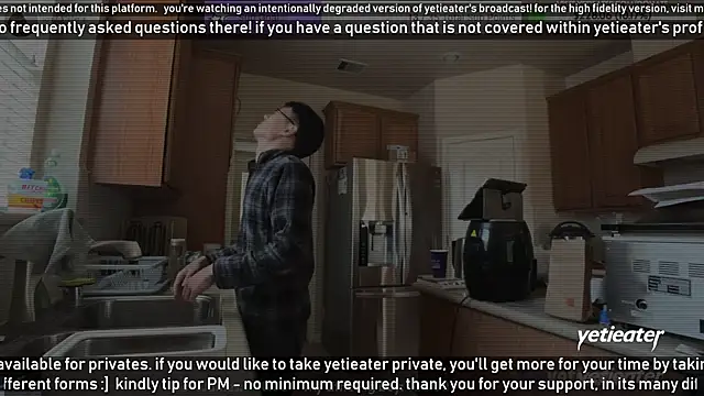 Snapshot of yetieater chatting on January 12, 9:19 pm yetieater online show from January 12, 9:19 pm