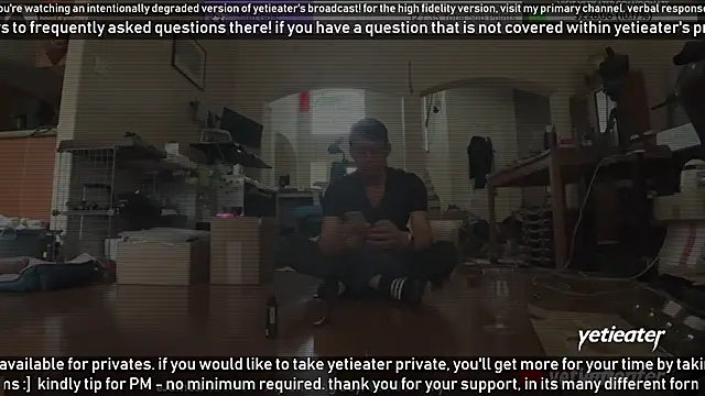 Snapshot of yetieater chatting on January 17, 9:39 pm yetieater online show from January 17, 9:39 pm