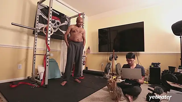 Snapshot of yetieater chatting on January 27, 3:04 am yetieater online show from January 27, 3:04 am