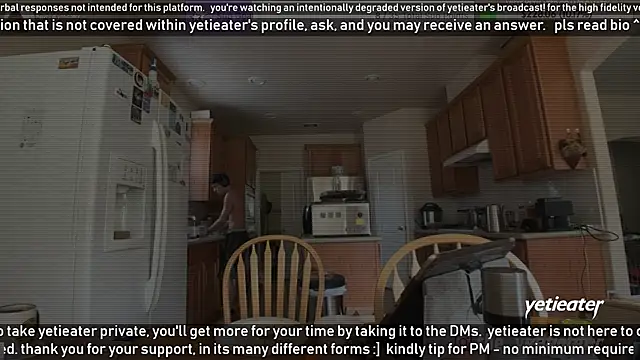 Snapshot of yetieater chatting on February 4, 4:39 pm yetieater online show from February 4, 4:39 pm