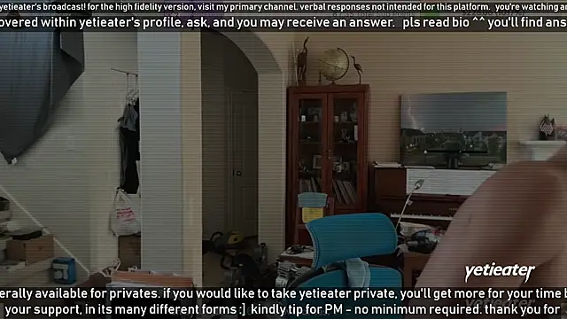 Snapshot of yetieater chatting on February 15, 10:10 pm yetieater online show from February 15, 10:10 pm