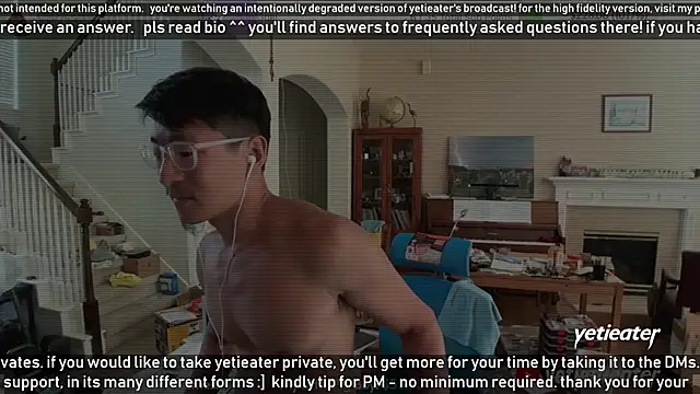 Snapshot of yetieater chatting on March 10, 8:34 pm yetieater online show from March 10, 8:34 pm