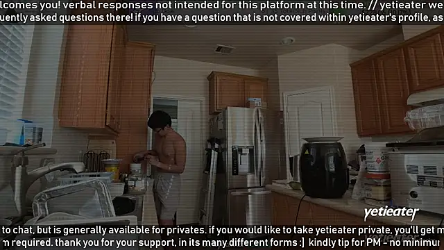 Snapshot of yetieater chatting on February 7, 8:34 pm yetieater online show from February 7, 8:34 pm