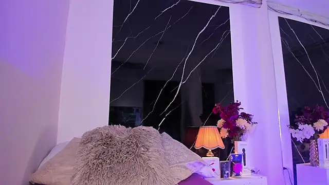 ArianaaGrace online show from February 6, 7:50 pm