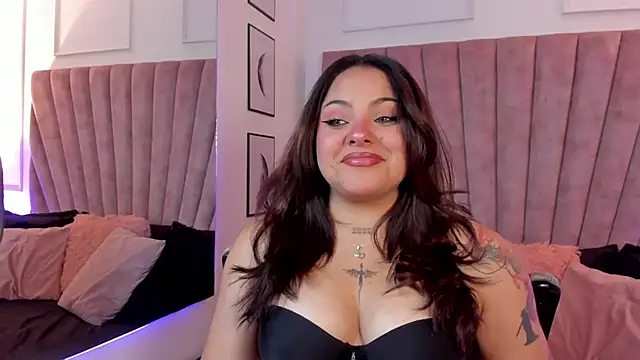 Snapshot of LunaSotto chatting on October 4, 7:56 pm LunaSotto online show from October 4, 7:56 pm