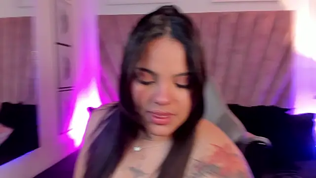 Snapshot of LunaSotto chatting on October 8, 7:55 pm LunaSotto online show from October 8, 7:55 pm