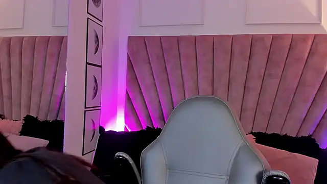 Snapshot of LunaSotto chatting on October 11, 8:07 pm LunaSotto online show from October 11, 8:07 pm