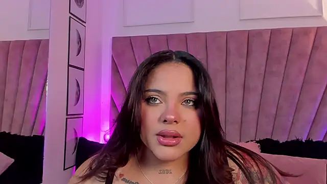 Snapshot of LunaSotto chatting on October 15, 7:47 pm LunaSotto online show from October 15, 7:47 pm