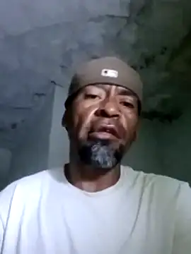 Snapshot of Flomi13 chatting on March 14, 8:20 am Flomi13 online show from March 14, 8:20 am