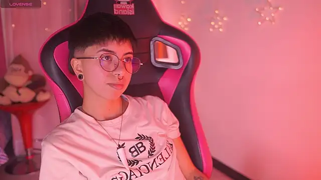 tommy blue online show from March 31, 12:34 am