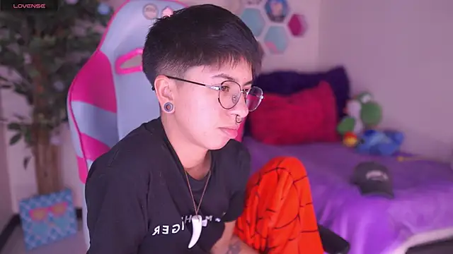 tommy blue online show from April 9, 12:54 am