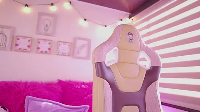 tommy blue online show from April 12, 11:26 am