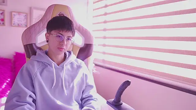 tommy blue online show from April 18, 1:37 pm