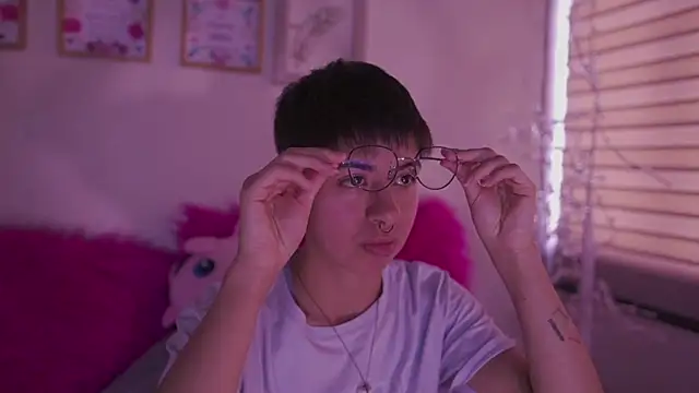 tommy blue online show from April 18, 7:07 pm