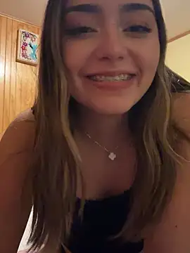 Snapshot of floooohv chatting on April 9, 9:26 am floooohv online show from April 9, 9:26 am