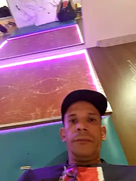 karlossan24 online show from February 14, 9:11 pm