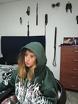 Snapshot of KratosAfroditacs chatting on July 18, 12:37 am KratosAfroditacs online show from July 18, 12:37 am