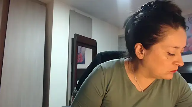 mia florens online show from March 21, 2:18 am