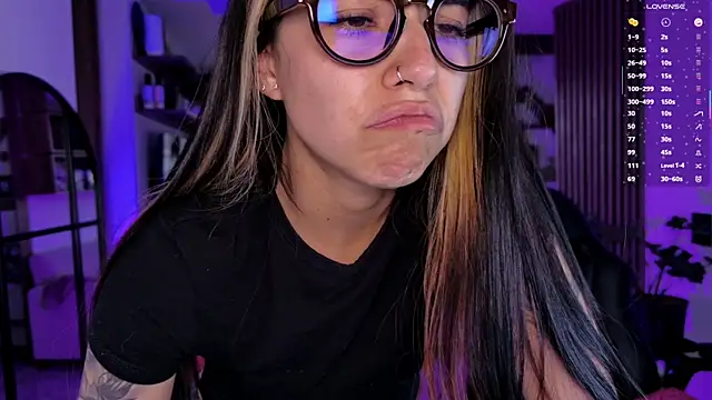 Saraa Desiree online show from March 30, 9:27 pm