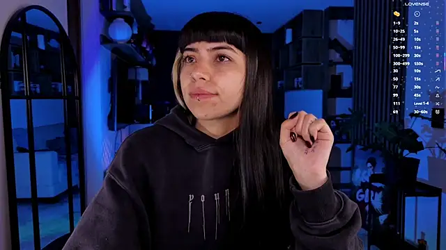 Saraa Desiree online show from April 10, 6:40 am