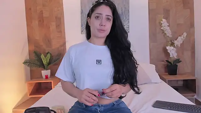 Snapshot of isabella_winkler chatting on July 9, 11:14 am isabella winkler online show from July 9, 11:14 am