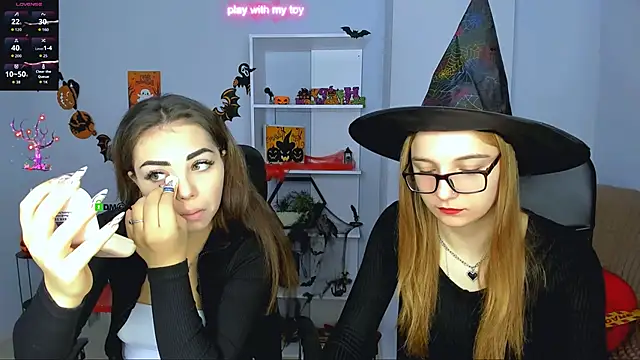 kiki swan online show from October 31, 7:20 am