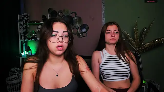 kiki swan online show from November 26, 6:47 am