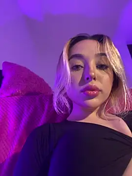 Snapshot of Amorkiss_ chatting on February 21, 4:35 am Amorkiss online show from February 21, 4:35 am