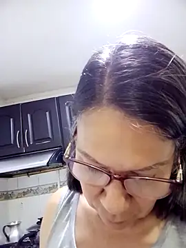 victoria wayne online show from April 6, 10:05 am