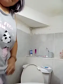 victoria wayne online show from April 8, 10:15 am