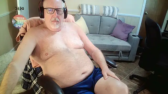 superbearboss online show from May 7, 5:40 pm