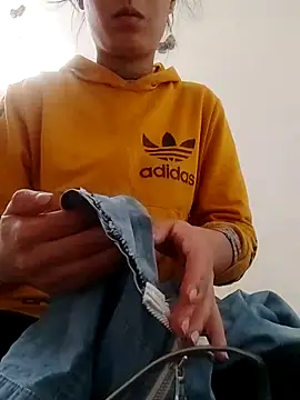 saraaxx1 online show from November 21, 2:16 pm