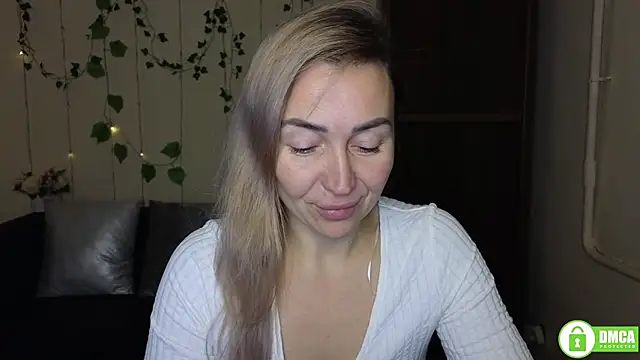 Snapshot of Kiss_julli88I chatting on December 14, 6:23 pm Kiss julli88I online show from December 14, 6:23 pm