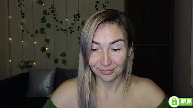 Snapshot of Kiss_julli88I chatting on December 16, 6:35 pm Kiss julli88I online show from December 16, 6:35 pm