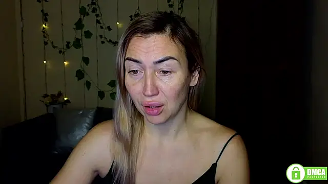 Snapshot of Kiss_julli88I chatting on January 6, 6:22 pm Kiss julli88I online show from January 6, 6:22 pm