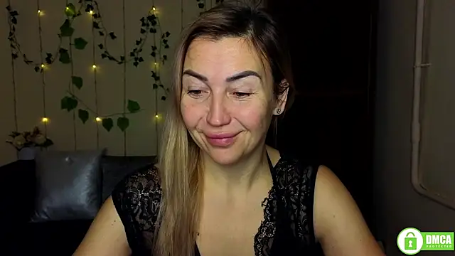 Snapshot of Kiss_julli88I chatting on January 14, 6:24 pm Kiss julli88I online show from January 14, 6:24 pm