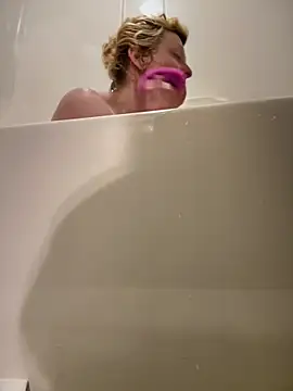 KITTYBOOBOOFUXX online show from March 18, 6:44 pm