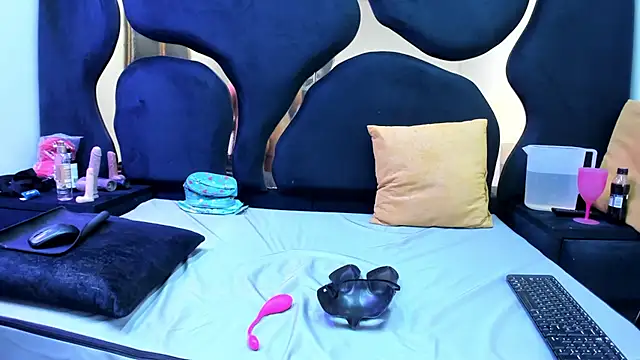 Oriana69  online show from April 9, 2:55 am
