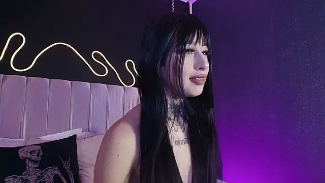 Zhally Dee online show from January 31, 7:45 pm