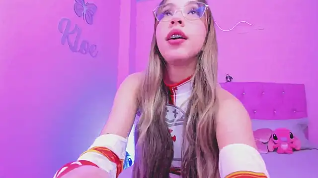 KloeJonnes  online show from July 21, 8:33 pm