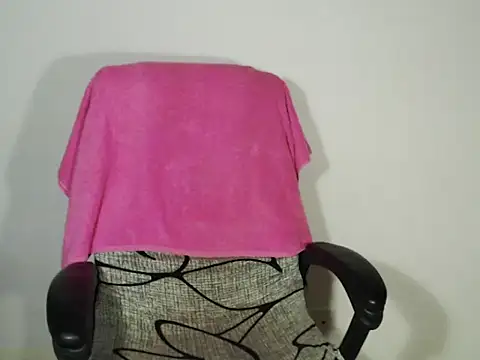 Hannah Kiim online show from March 1, 9:50 pm